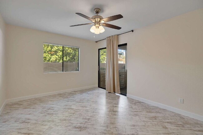 Building Photo - Camelback Corridor Condo now available!