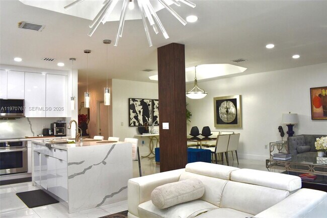 Building Photo - Northwest 107th Place, Doral, FL 33178 - 4 BR 3 BA single-family home