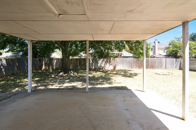 Building Photo - "Spacious Two-Story Home with Multiple Living Spaces and and Expansive Backyard!"