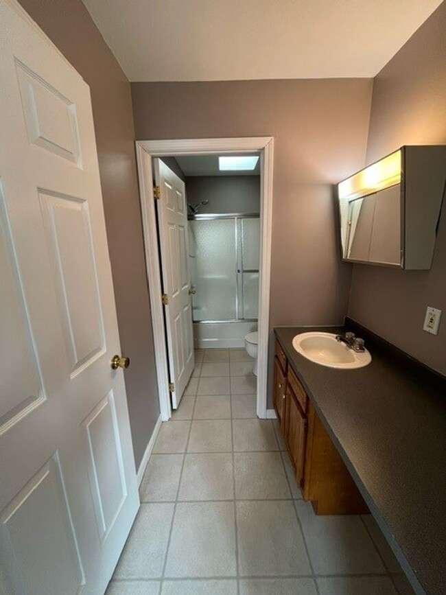 Building Photo - 3 bedroom 3 bathroom
