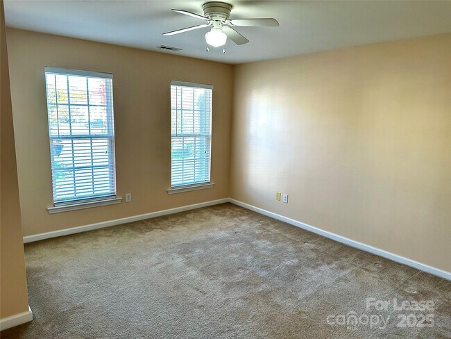 Building Photo - 7946 Mariners Pointe Cir