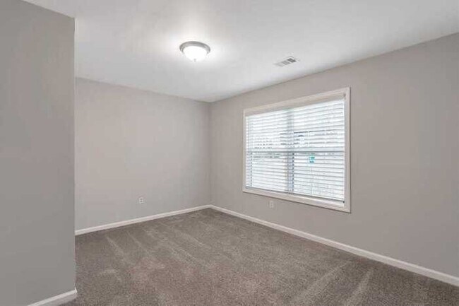 Building Photo - Fantastic 4bd/2ba home! Let yourself in!