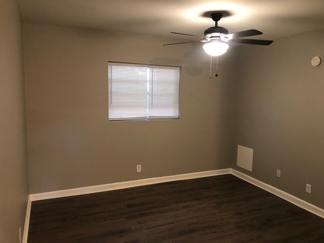 Building Photo - 574 Cooper St SW