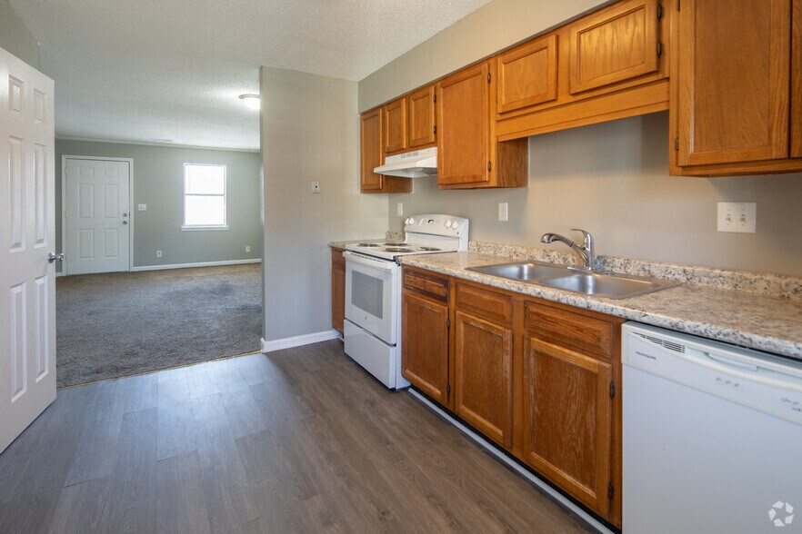 2BR, 1BA - 796SF - Kitchen - Central Heights