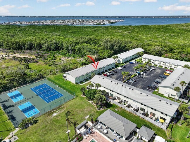 Building Photo - 9425 S Ocean Dr