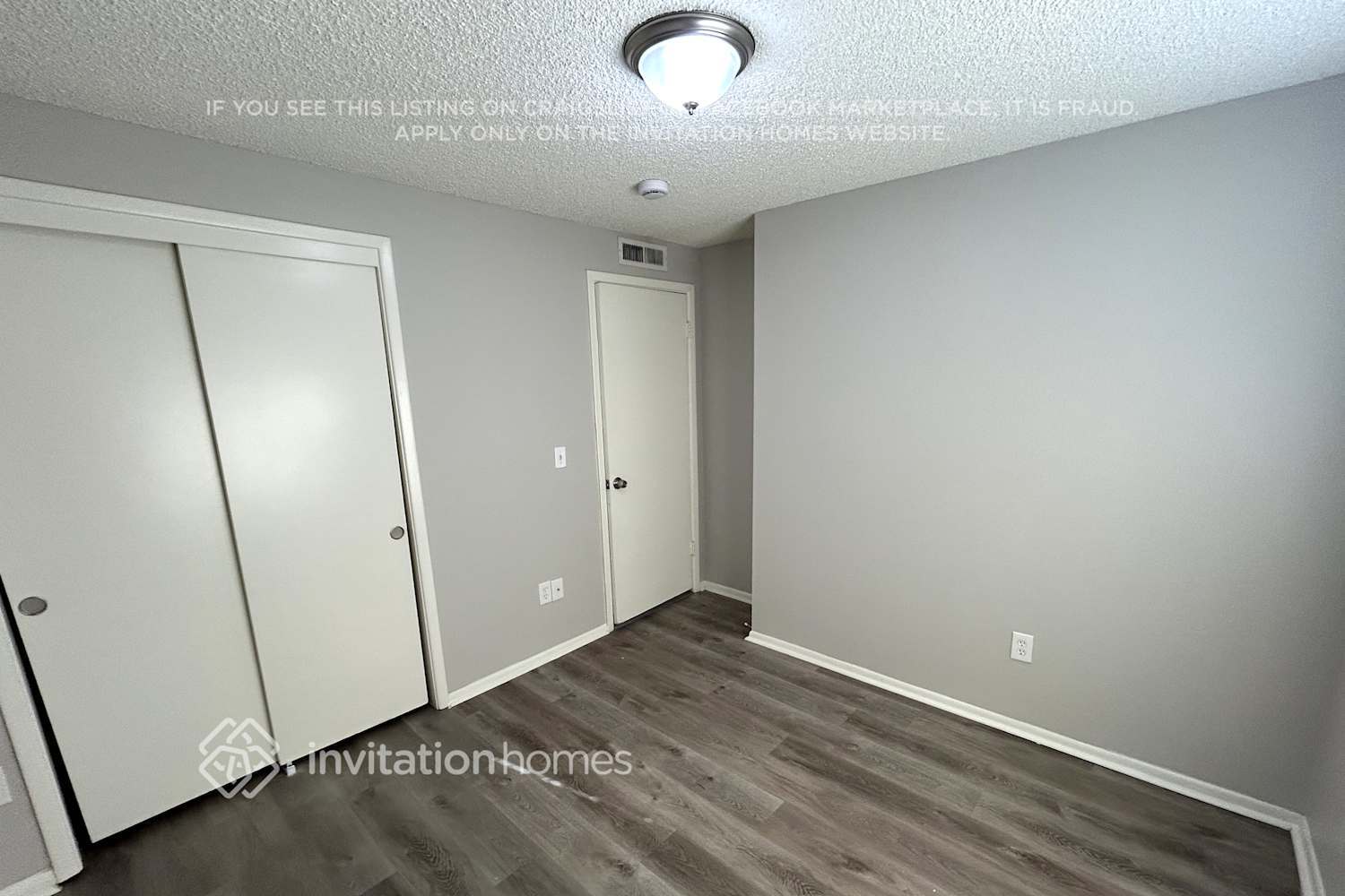 Building Photo - 5552 W Carol Ave