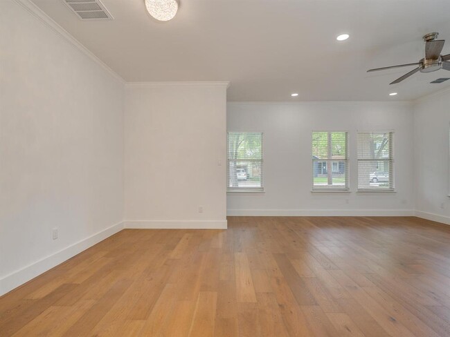 Building Photo - 4601 Eilers Ave