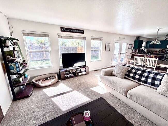 Building Photo - Spacious 3 Bed / 3 Bath Home Near Peterson Space Force Base