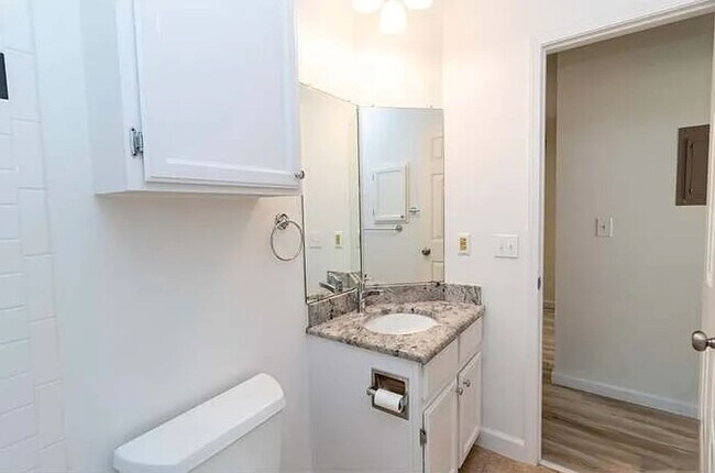 Building Photo - Updated Top-Floor Condo in Boulder’s Powde...