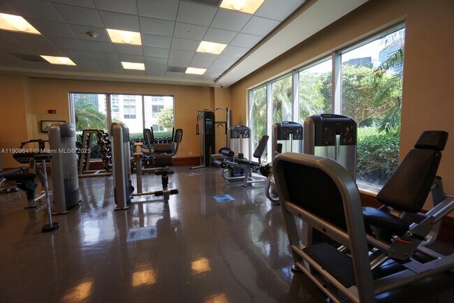 Building Photo - 1060 Brickell Ave