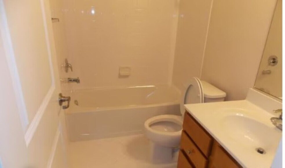 Building Photo - 44041 Eastgate View Dr