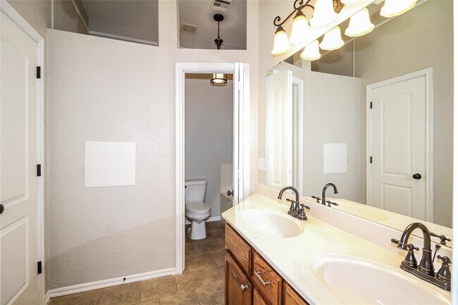 Building Photo - 3701 Harmony Dr
