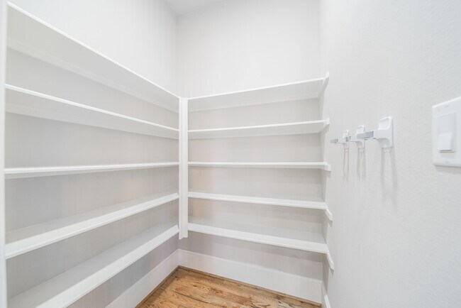 Building Photo - 2426 Bevis St
