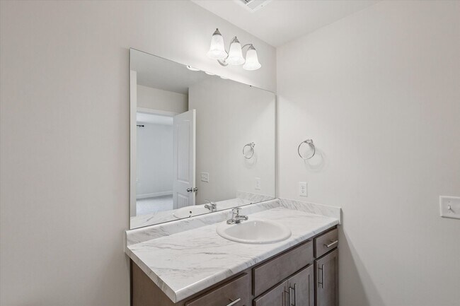 Building Photo - $500 RENT CREDIT | AVAILABLE NOW! (Small Pets Only)