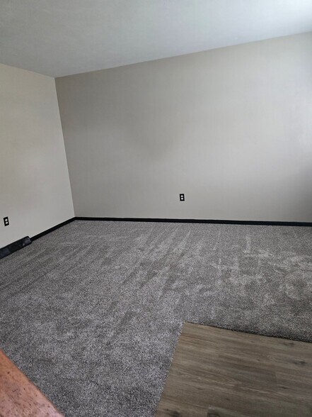 Building Photo - 1413 E 38th St