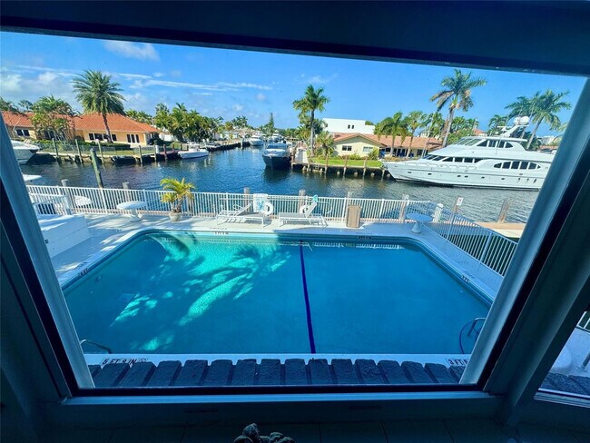 Building Photo - 3111 NE 51st St