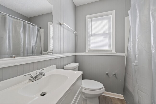 Building Photo - Updated 3-bed Home By Wes Montgomery Park