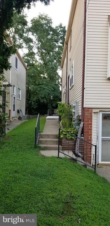 Building Photo - 1521 Stoney Ln