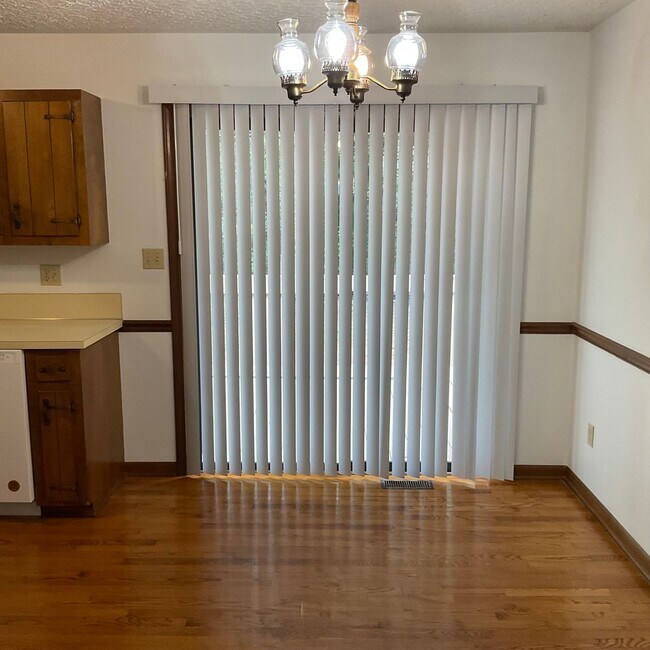 Building Photo - 3892 English Oak Dr