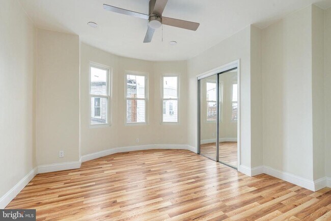 Building Photo - 2102 S Opal St
