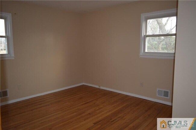 Building Photo - 5098 Scott St