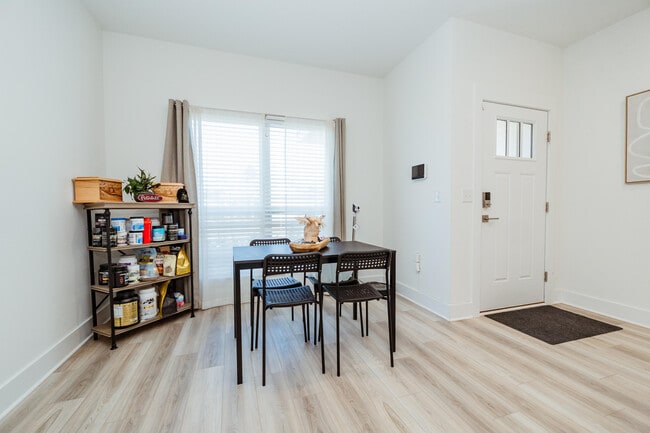 Building Photo - 231 Lyla Ln