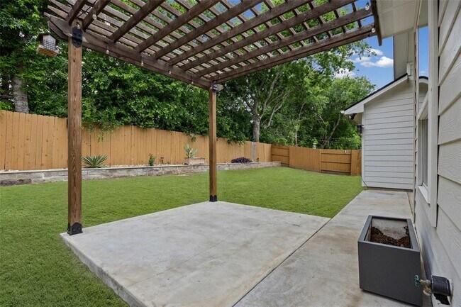 Building Photo - 124 White Steppe Way