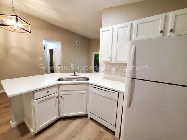 Building Photo - 5715 Lochmoor