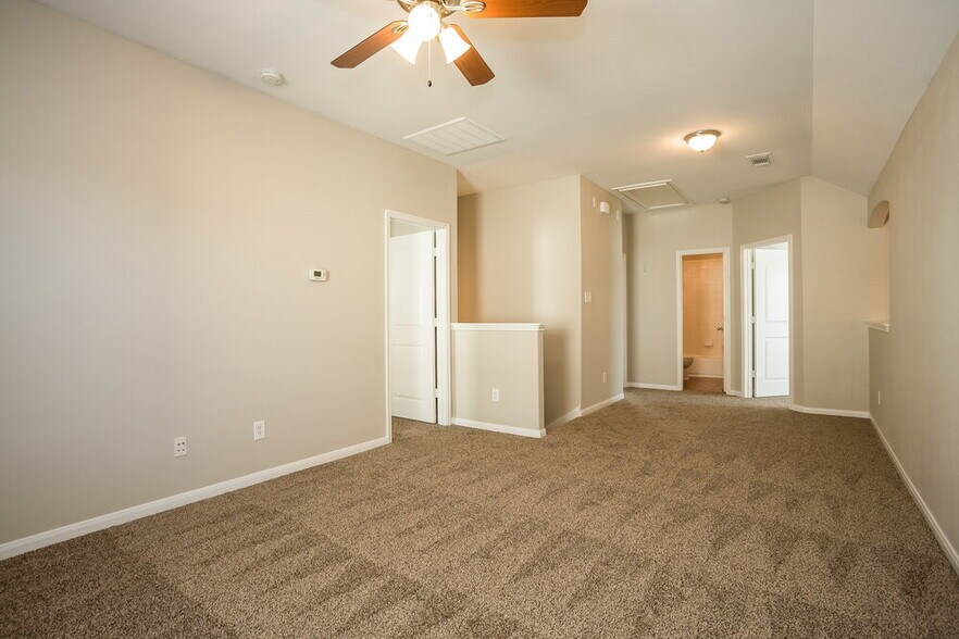 Building Photo - 6015 Starbrook Creek Dr