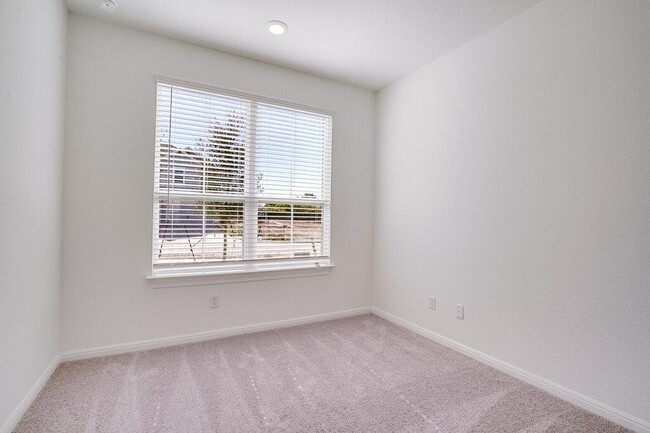 Building Photo - 429 Foresail Rd