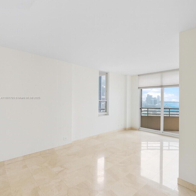 Building Photo - 888 Brickell Key Dr