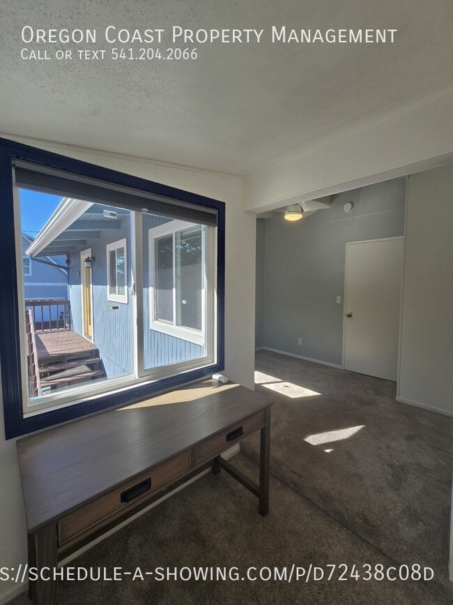 Building Photo - 2826 NW Oar Ave