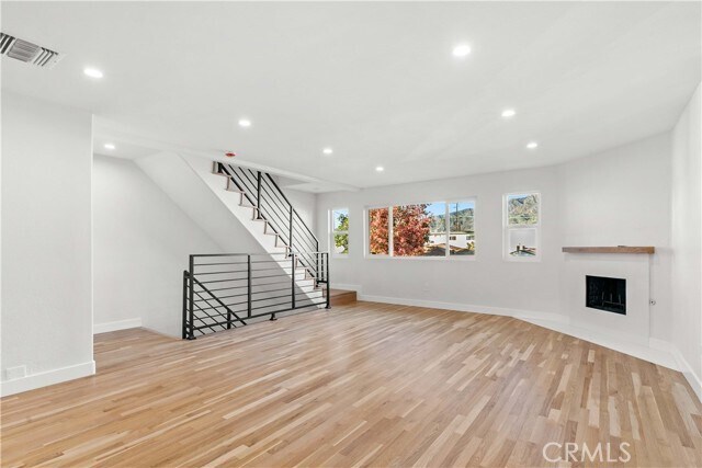 Building Photo - 552 Hahn Ave