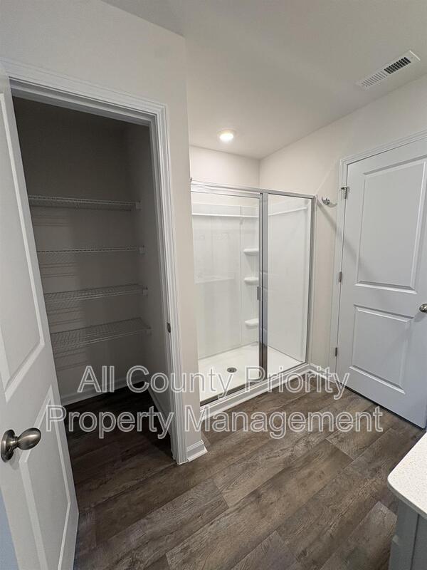 Building Photo - 3803 Falcon Ct