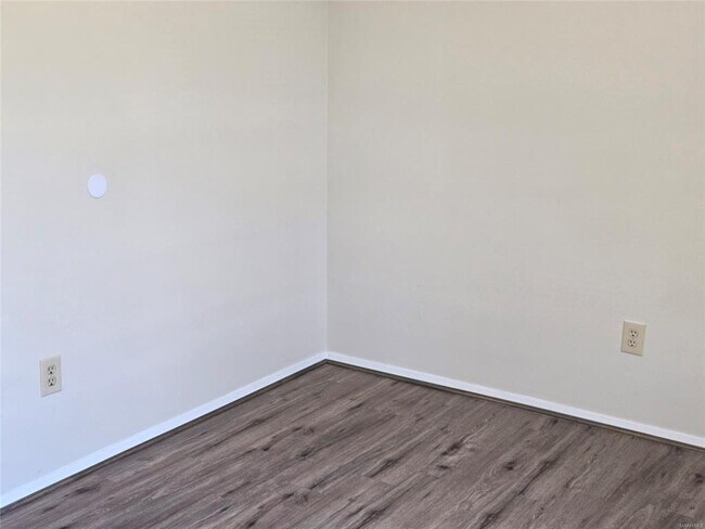 Building Photo - 262 Joyce St