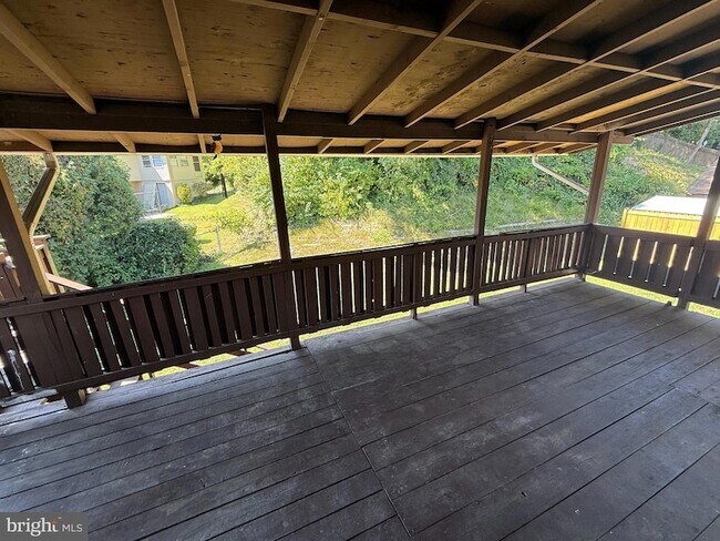 Building Photo - 5555 Neddleton Ave