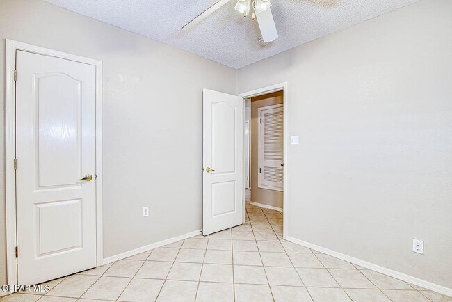 Building Photo - 6076 Los Siglos Dr