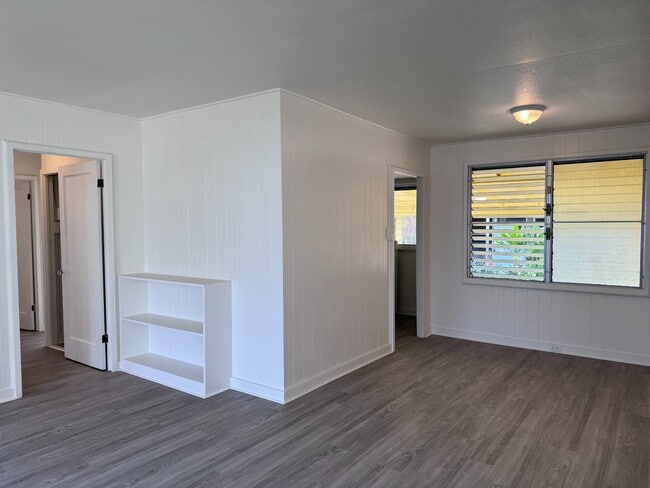 Building Photo - 2 Bed/1 Bath/ 1 Parking w/ Split A/C unit