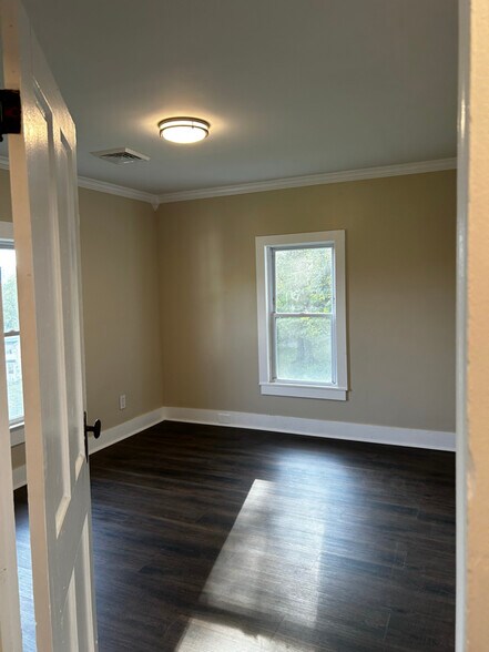 Building Photo - 417 Waverly Ave