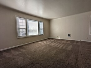 Building Photo - Nice 2 bed/1 bath located in the Whiteaker...