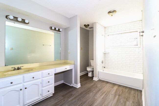 Building Photo - 5921 Pecan Trce