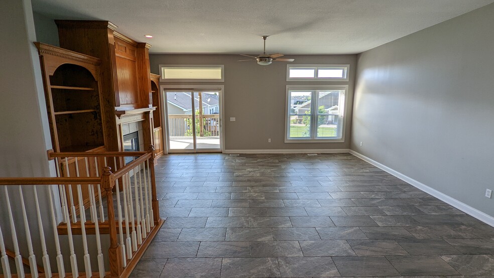 Building Photo - 306 Southwest Carriage Drive