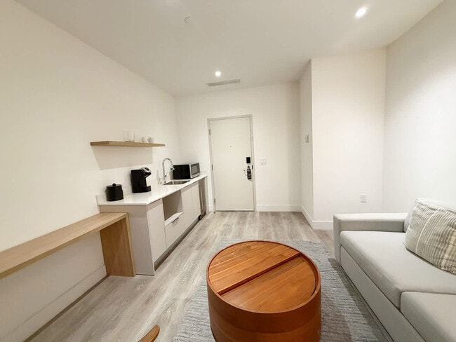 Building Photo - 239 SW 9th St