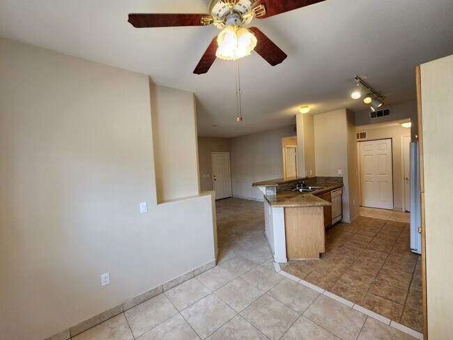 Building Photo - 1050 E Cactus Ave
