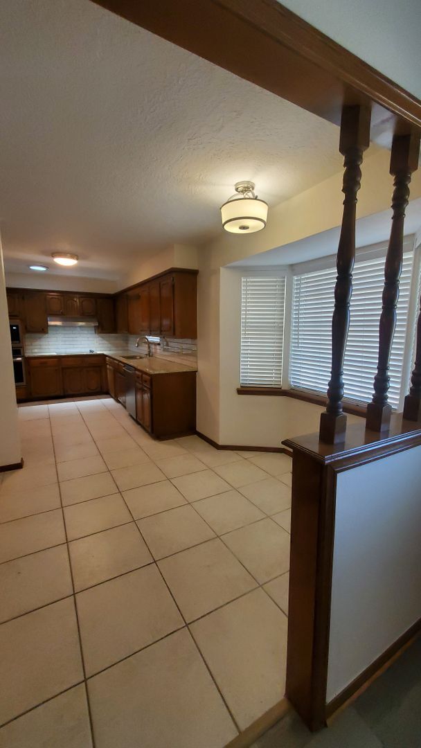 Building Photo - (3) Bed/(2.5) Bath Home on Cul-de-Sac Street AVAIL NOW!