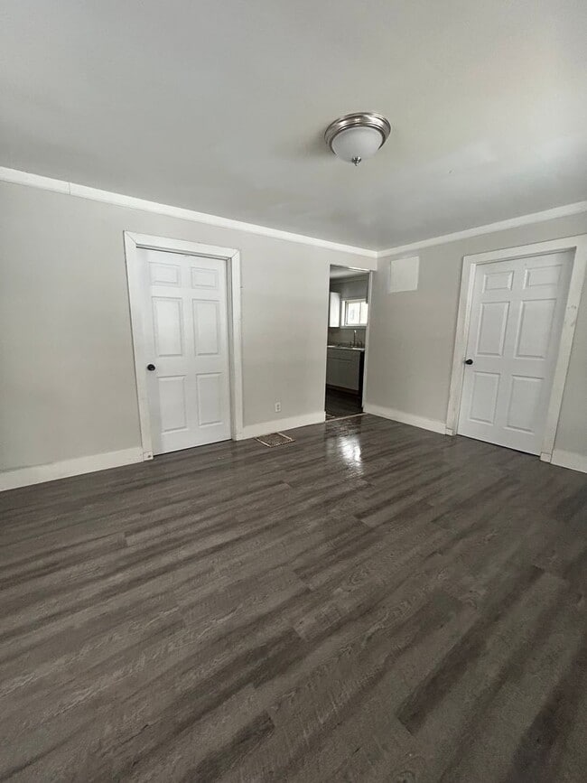 Building Photo - 1 bedroom 1 bath House