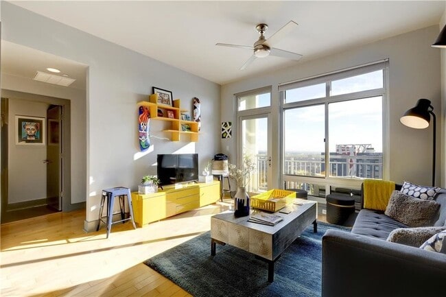 Building Photo - 603 Davis St