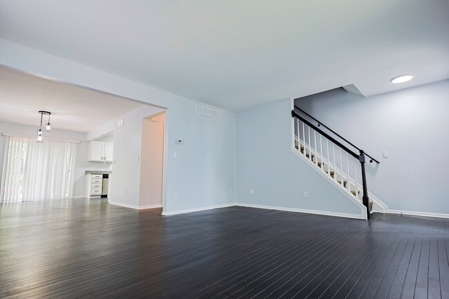 Building Photo - 8872 Lagoon Dr