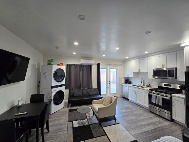 Building Photo - 14921 Kittridge St