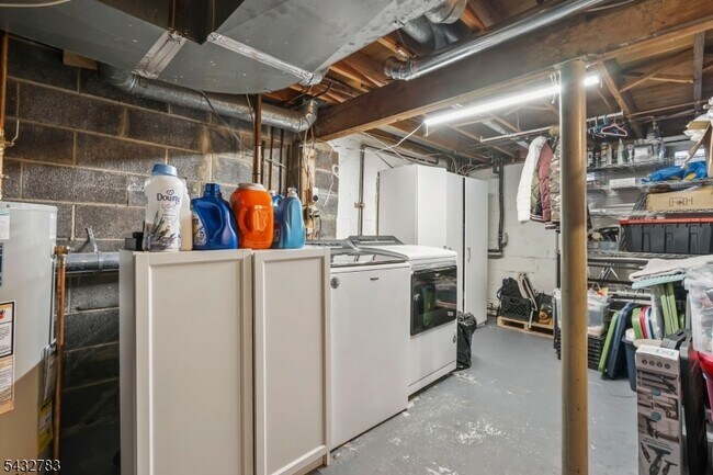 Building Photo - 424 Tall Oak Ln